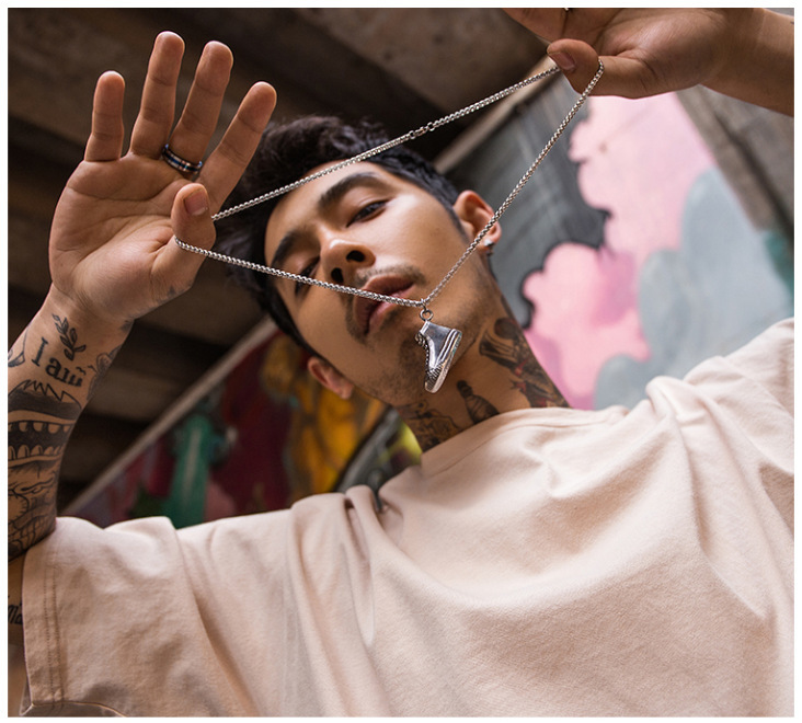 Segeltuch-Schuhe personalisierte Umwelt Souvenir Halskette Zubehör Edelstahl_voghion.com