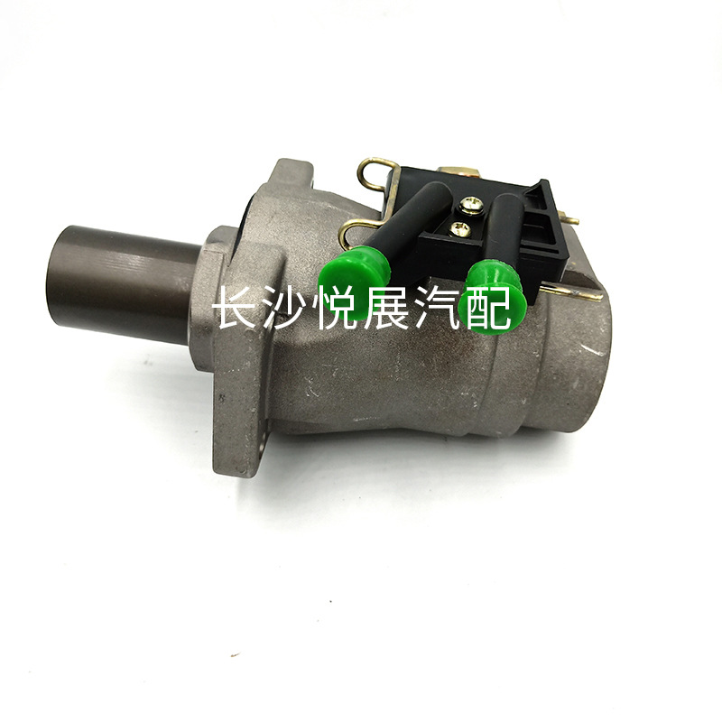 福田奧鈴捷運制動總泵3 拷貝