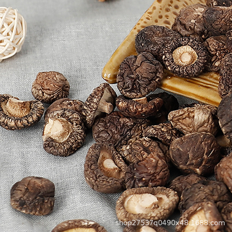 Wholesale of Northeast edible mushrooms, dried shiitake origin and finished product wholesale, recruitment of distribution agents, one piece per shipment.