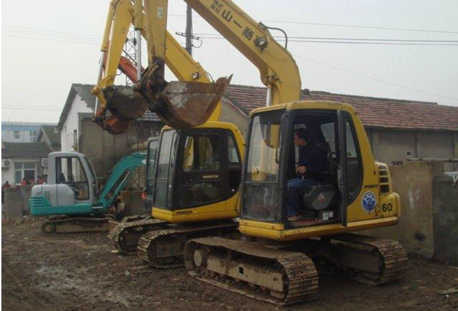 Exportación de comercio exterior con carga 60 y 70 trinidad excavadora