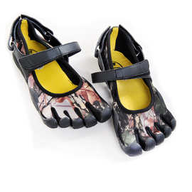 厂家直销夏季简洁舒适沙滩五趾鞋，迷彩花色