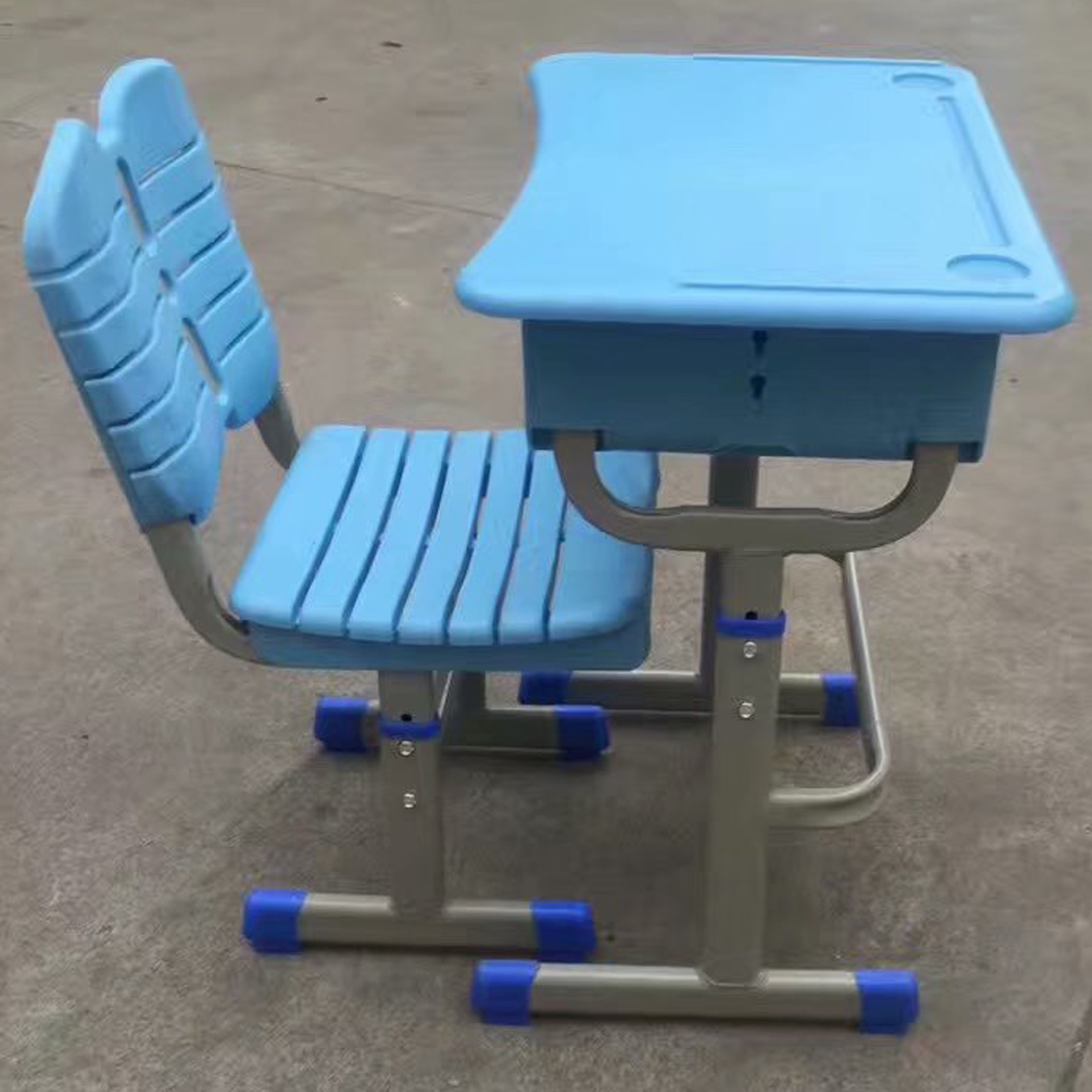 制定高中小学生课桌新型中空吹塑面板 升降课桌椅-阿里巴巴