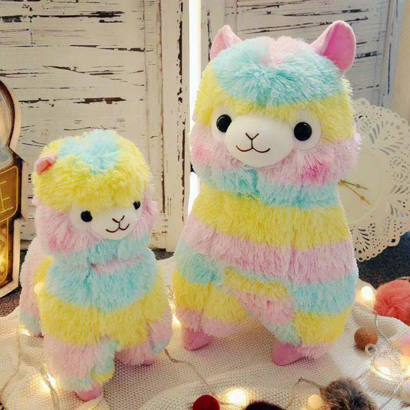 Venta al por mayor animal lindo Arco Iris alpaca muñeca de peluche juguete colorido hierba barro caballo agarrar máquina trapo muñeca
