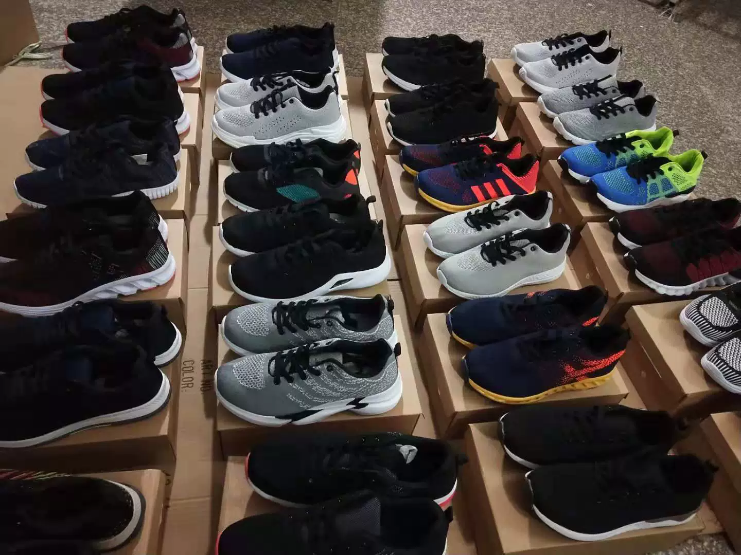 Мужская обувь летающие тканые туфли кроссовки Повседневная модная обувь для киосков Разная обувь удобная обувь дышащие кроссовки оптом