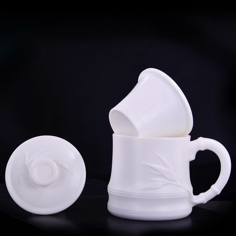 Winjiang hecho a mano dehua porcelana blanca Oficina taza de agua cerámica con tapa filtro té personal regalo negocios letras