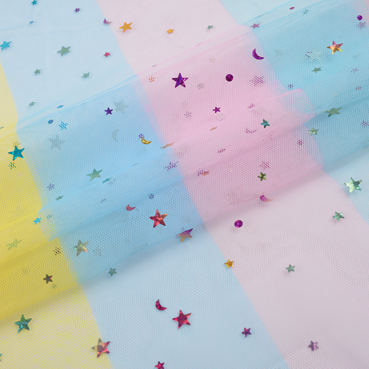 Suministro de stock arco iris impresa hilo gradiente sequinilla colorida estrella luna hilo de malla ropa infantil tela de algodón