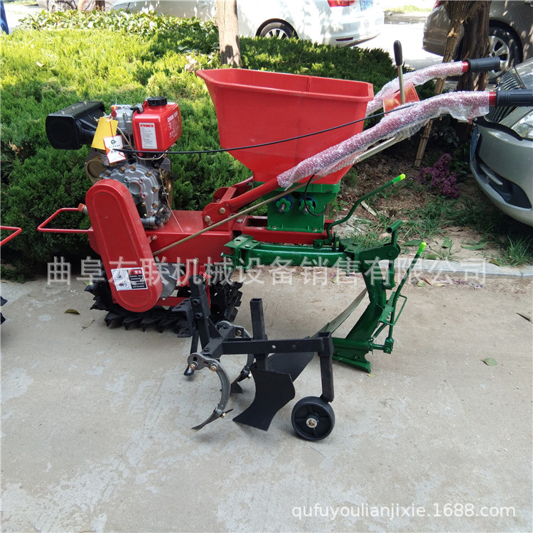 热销手扶链轨式耘耕机 履带式播种锄草机 农用翻土微耕机视频01