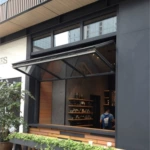 双层玻璃折叠窗酒馆咖啡店上折窗手动上下折叠窗大尺寸重型折叠窗