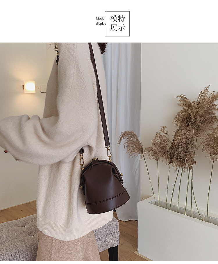 Simple Texture One-shoulder Fashion Sloping Bucket Bag display picture 15