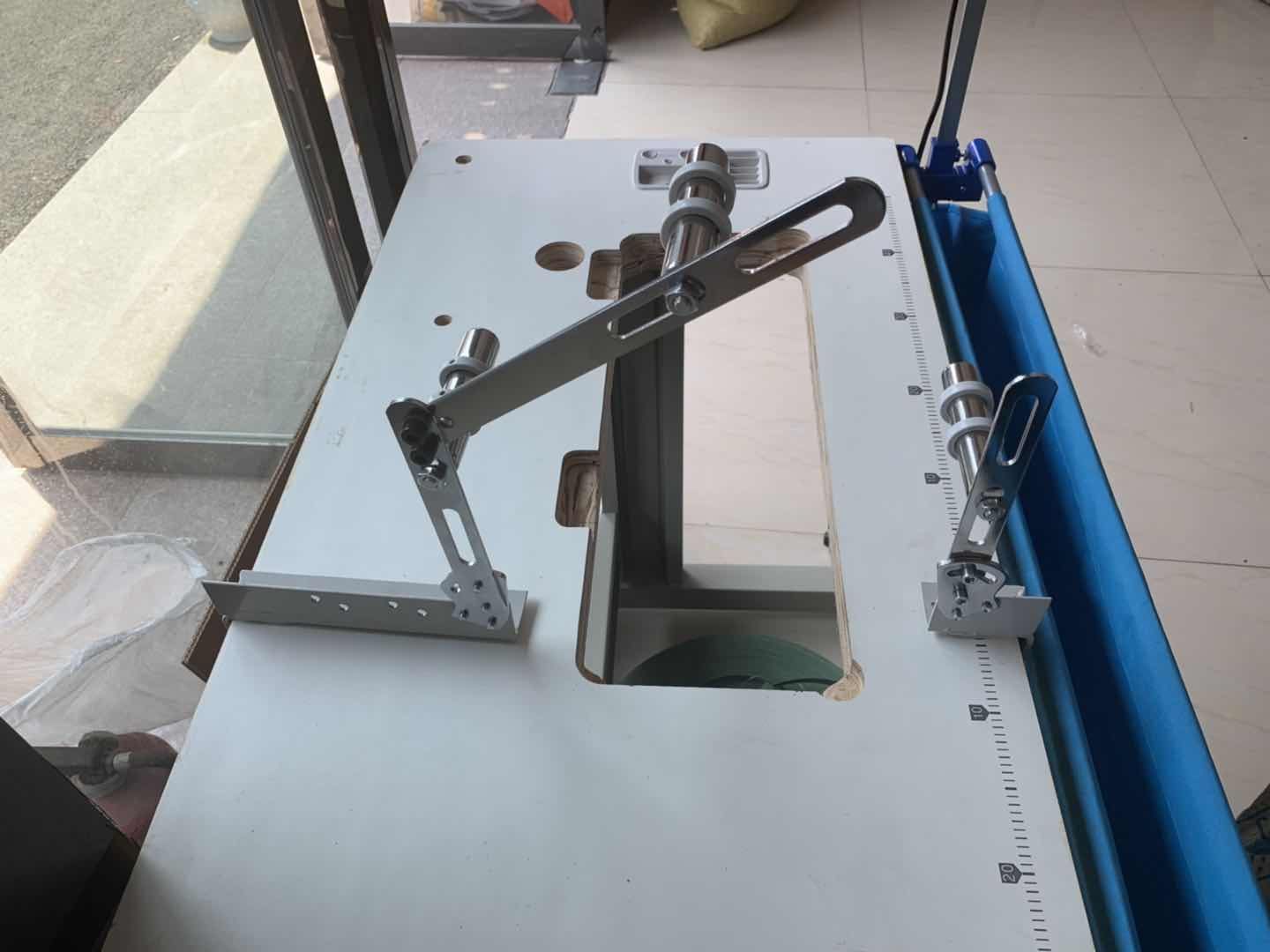 多功能拷边车包缝机拉腰橡筋架 裤腰松紧带 锁边机上领口拉腰装置