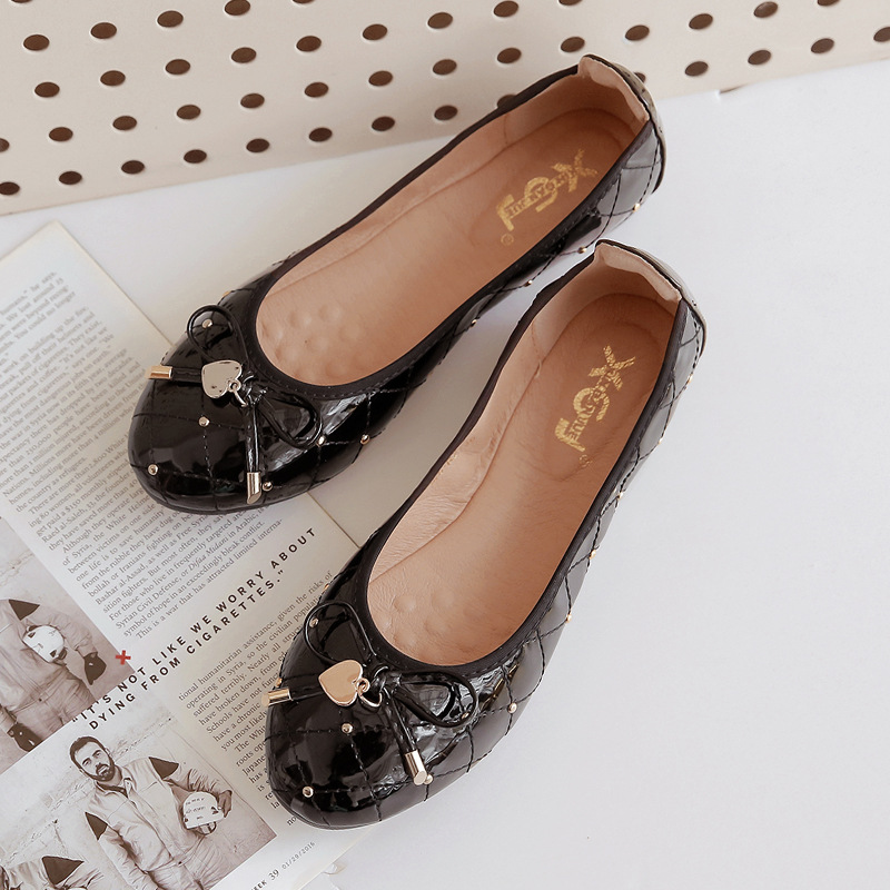 Black (patent leather)