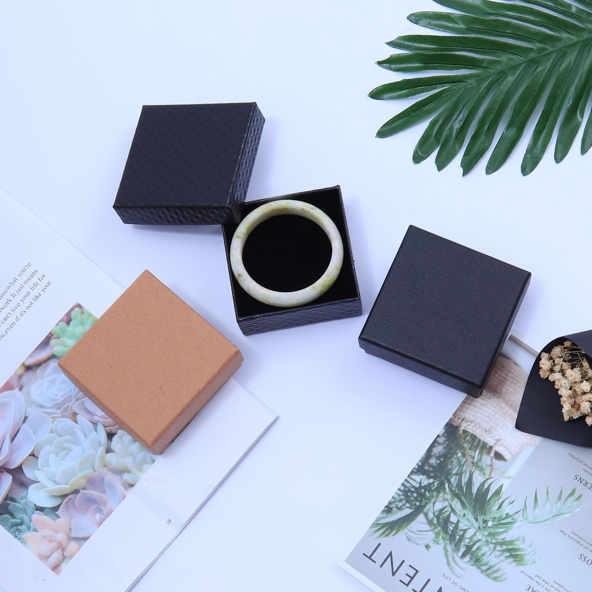 现货珠宝首饰盒牛皮纸饰品盒创意黑色钻石纹戒指盒项链盒厂家定做