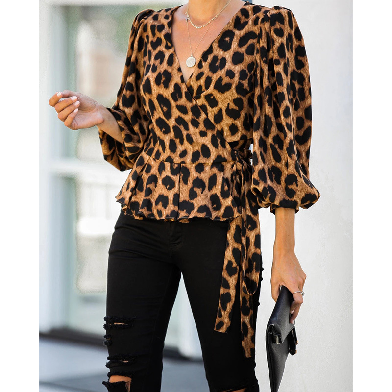 Top holgado con cordones y manga larga con cuello en V y estampado de leopardo NSONF123840