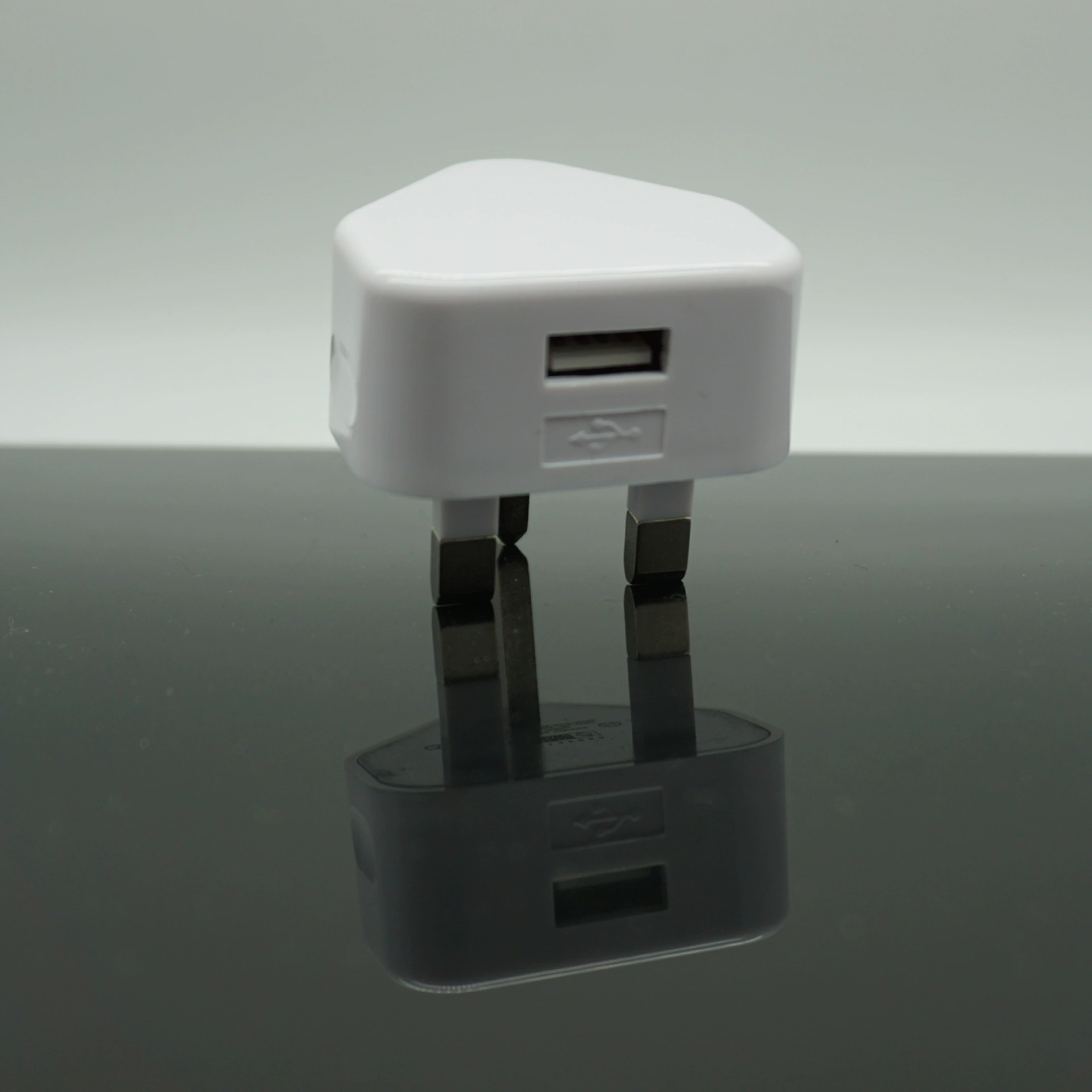 Глобальная внешняя зарядка British 5V2.1A Singapore USB, одноканальный British регулятор