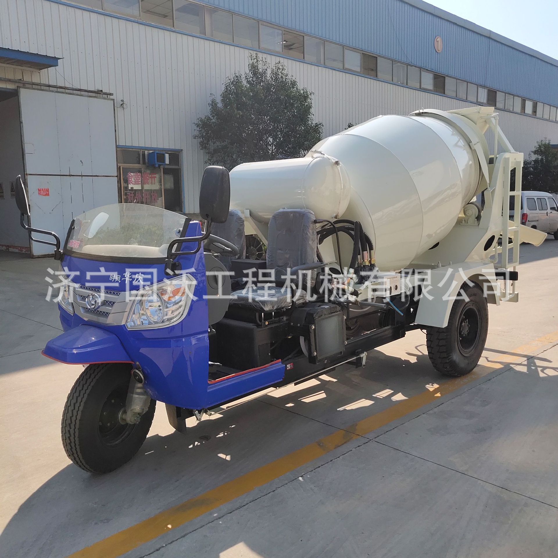 厂房建筑2方三轮搅拌罐车 轮式三轮小型罐车型号 自制小罐车图片