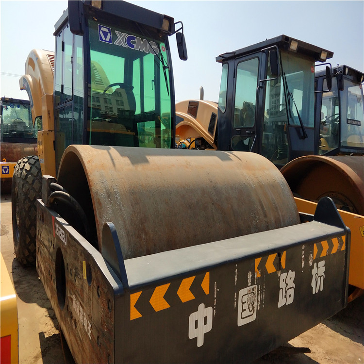 XCMG rodillos vibratorios de segunda mano, rodillos vibratorios de 26 toneladas, vendrá a Shanghai Luoyin