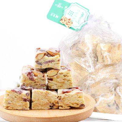 網紅零食食品芒果幹雪花酥手工牛軋奶芙開心果蔓越莓微商壹件代發