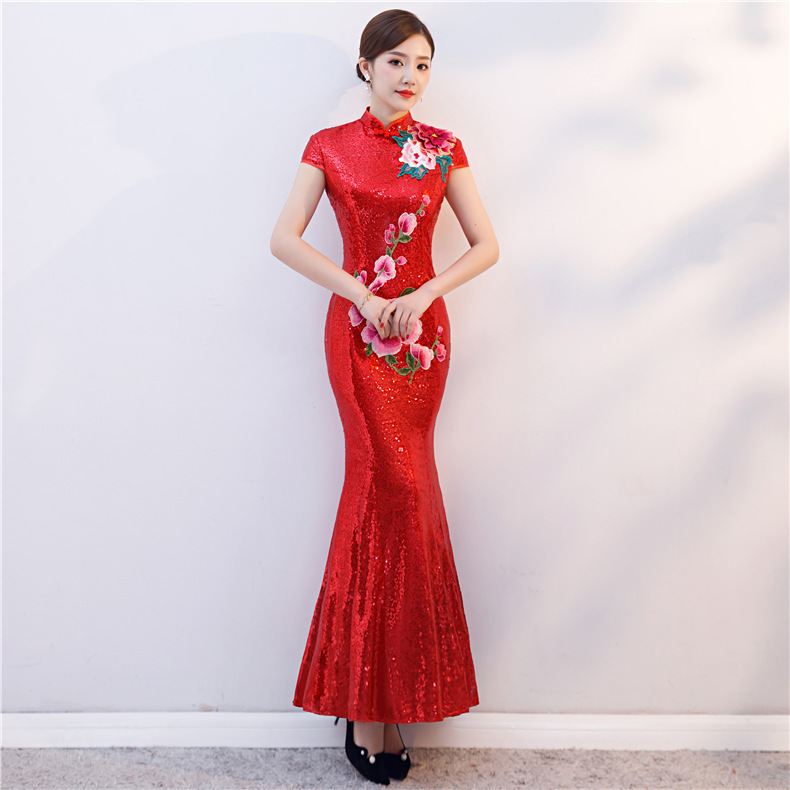 Vintage catwalk cheongsam women's 2020 new improved version extended long slim fish tail red lace cheongsam dress Vintage catwalk cheongsam women's 2020 new improved version extended long slim fish tail red lace cheongsam dress