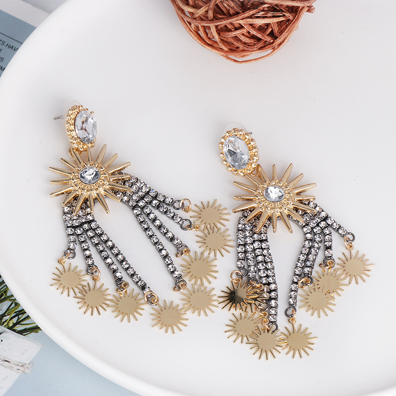 New European Stud Claw Chain Diamond Tassel Starry Earrings Women display picture 3