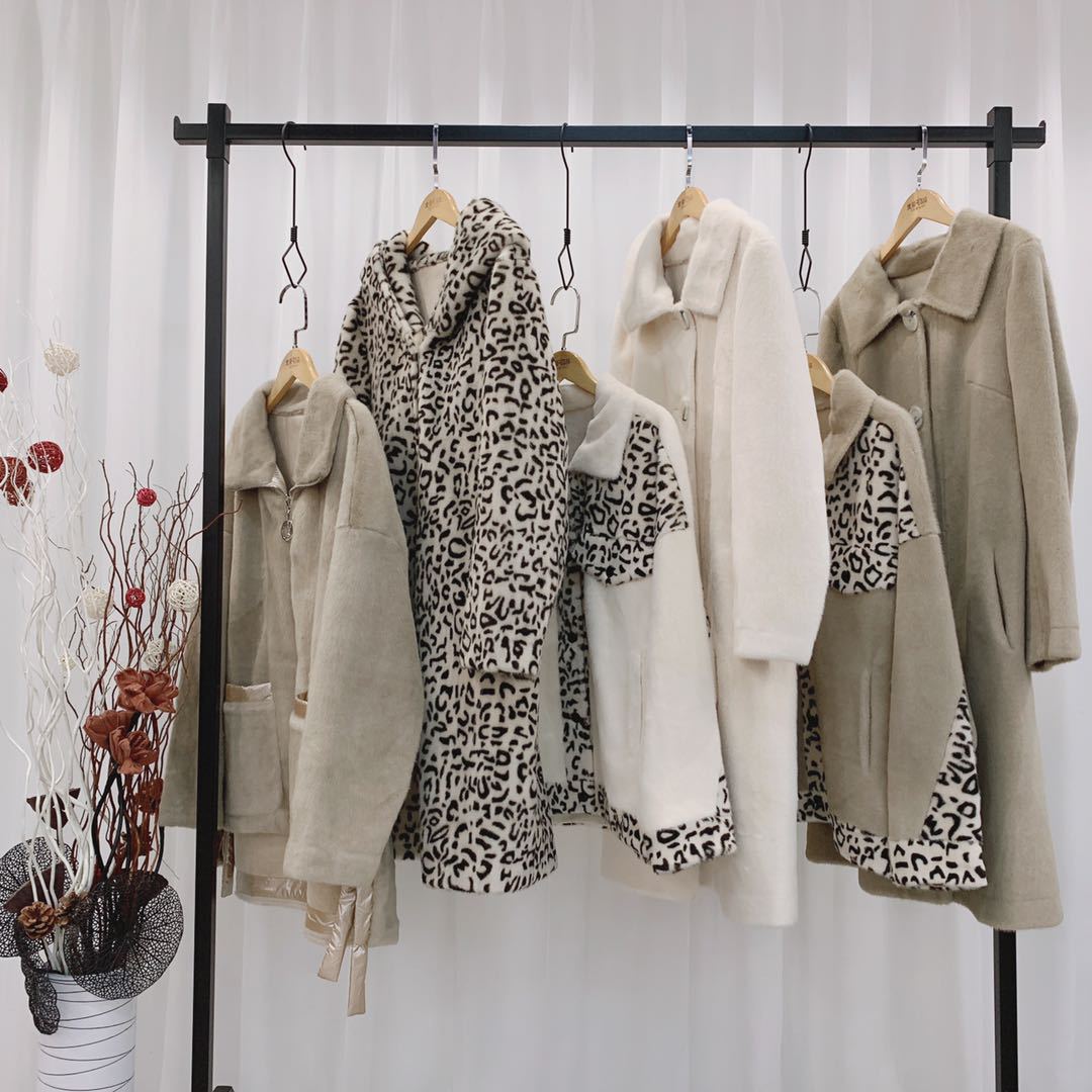 Season new pattern gold overcoat Mink Cashmere coat brand discount Women's wear wholesale discount Women's wear Poop