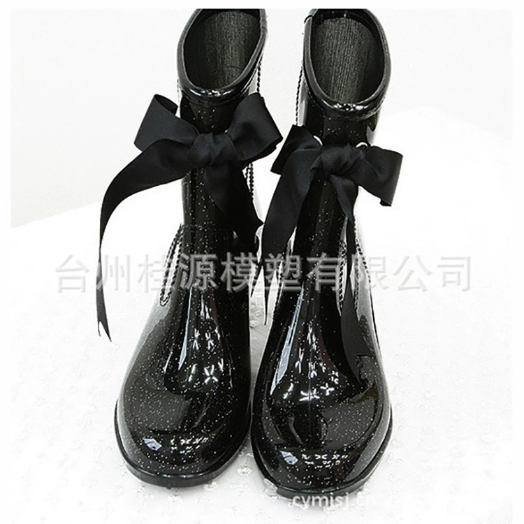Fashionable high small boots, shoes