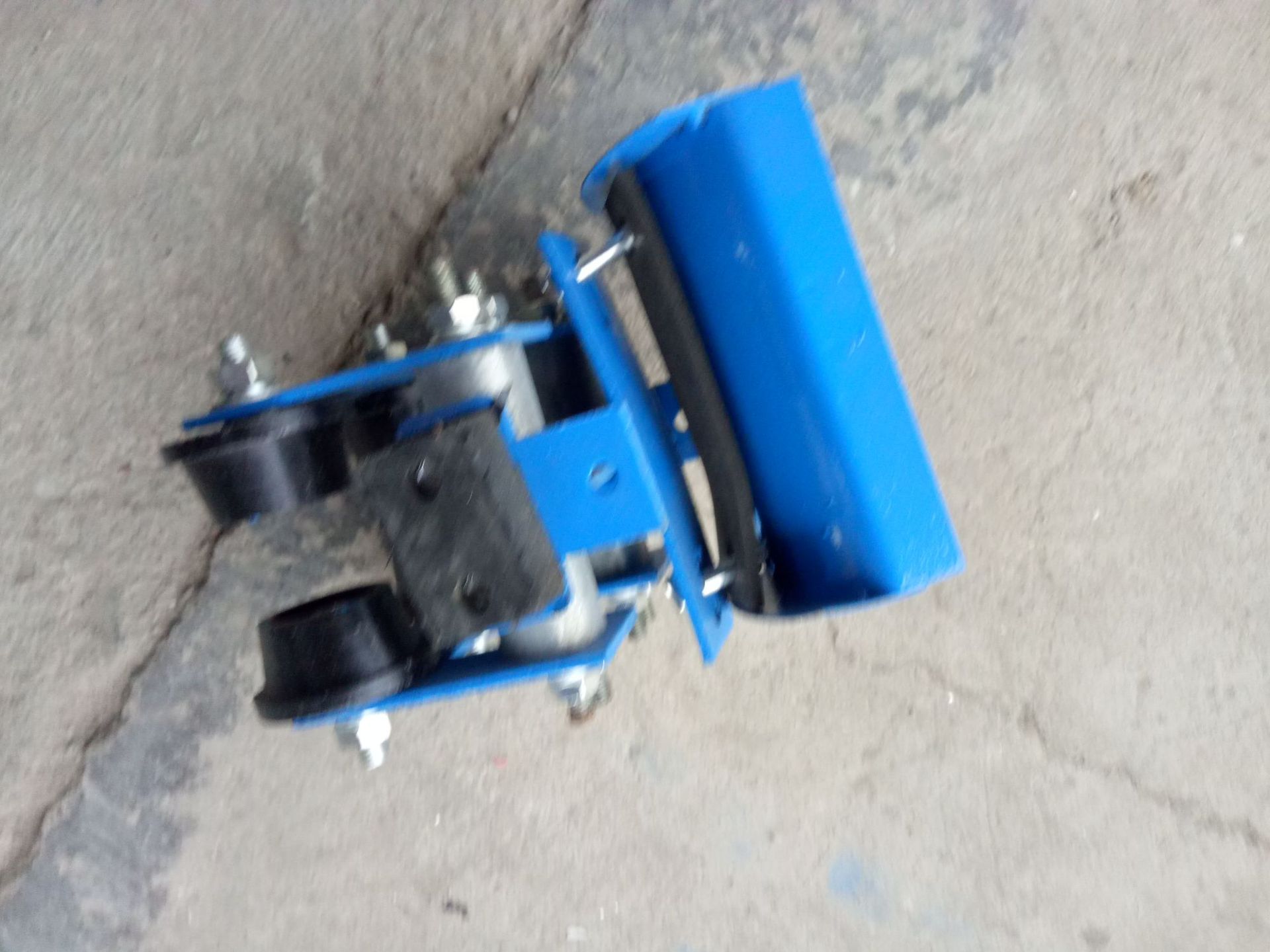 四轮悬挂装置X7 电缆夹具J6