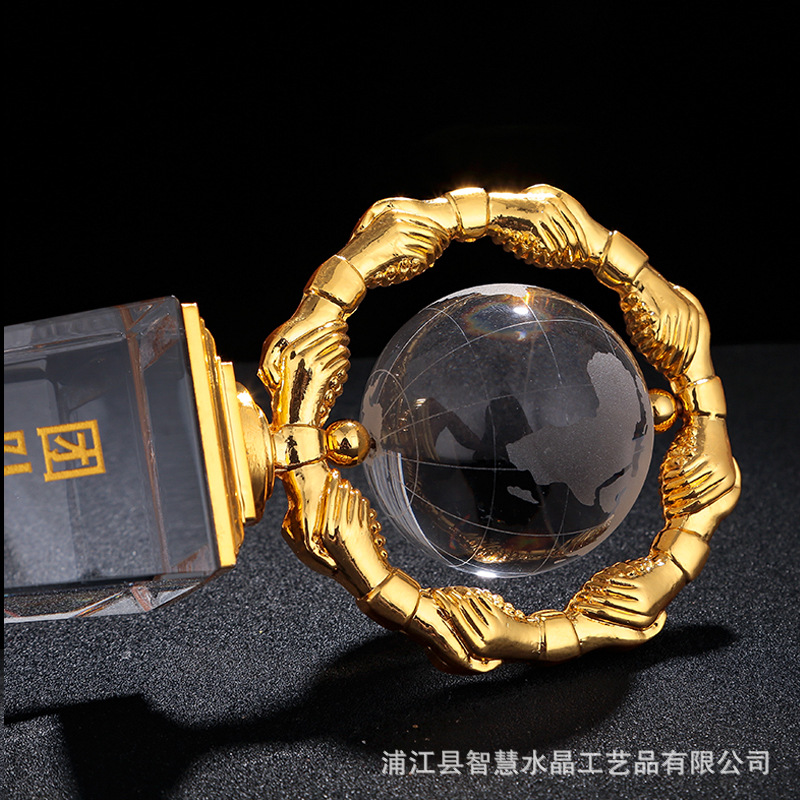 新款金属奖杯定制创意刻字握手团队合作共赢水晶奖杯水晶纪念品-阿里巴巴