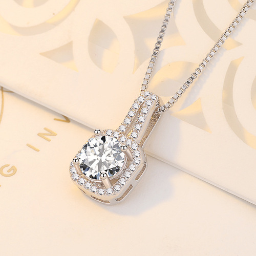 Qiaolanxuan Korean fashion shiny zircon square diamond pendant short women's necklace simple and sweet clavicle chain for ladies