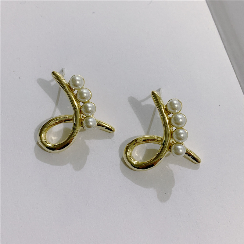 Korea Dongdaemun Retro Metall Kreuz Perle Design Gefühl Ohrringe Kalt Ins Wind Ohr Stecker Flut display picture 5