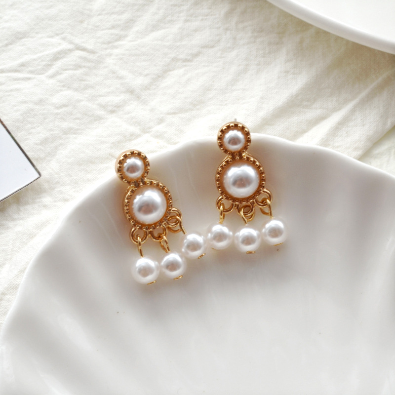 Long elegant earrings from pearl
