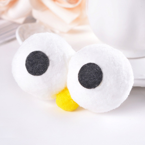 Wholesale spherical eye fur ball accessories are available, mid-calf socks, straw hats, multi-color three-dimensional big eyeball shoes and socks accessories