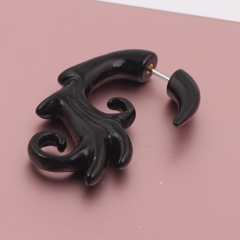 Pointed titanium steel lip stud product view