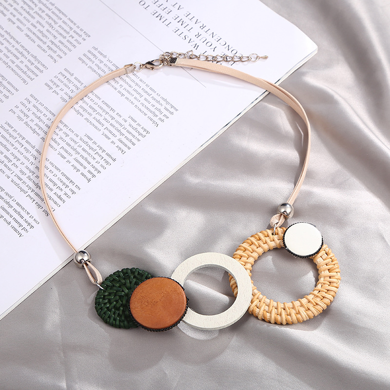Plastic, Resin Material Casual Round Plastic Resin Statement Necklaces Wholesale
