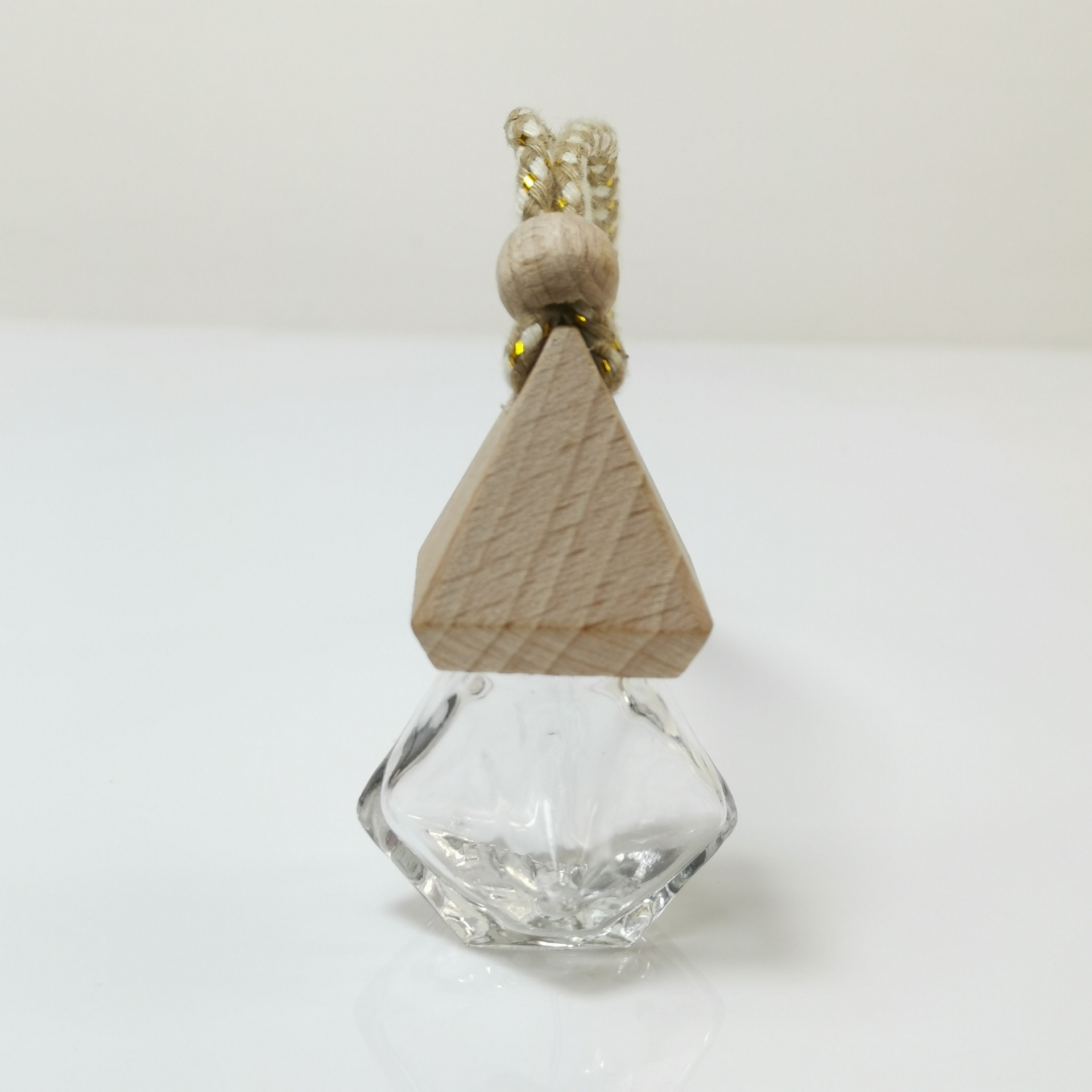 汽车香水挂件车用香水瓶香薰金字塔盖子菱形多边形瓶子现货|ms