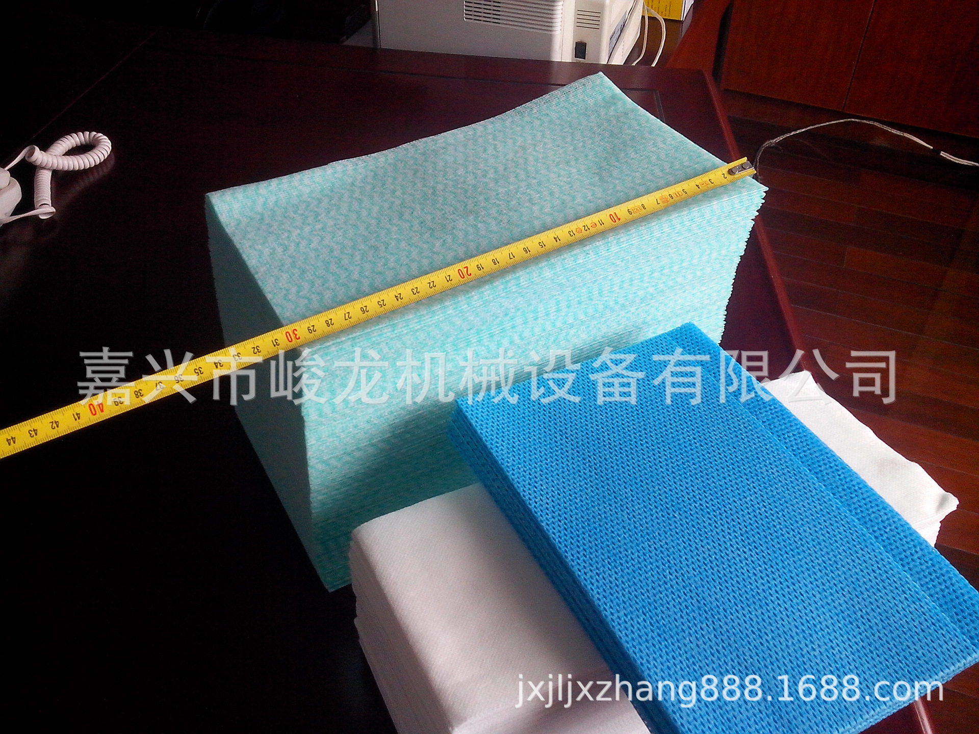 JL-Z300型全自动无纺布压花折叠机 一次性抹布毛巾洗脚巾折叠机