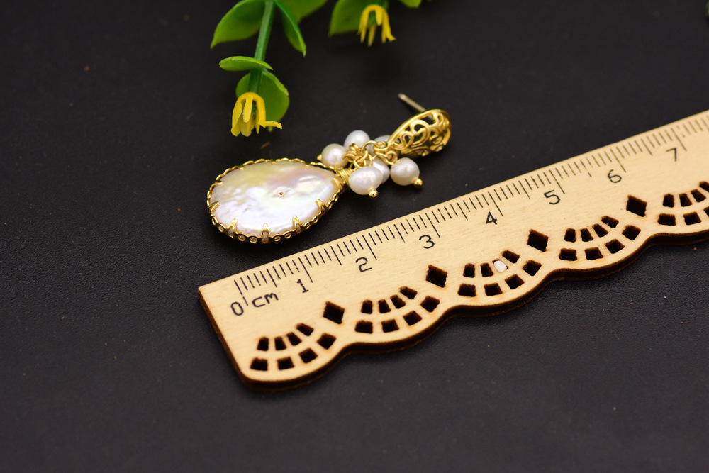 Water Droplets Pattern Women'S Gender Simple Style Water Droplets Pearl Inlay Pearl Drop Earrings 1 Pair