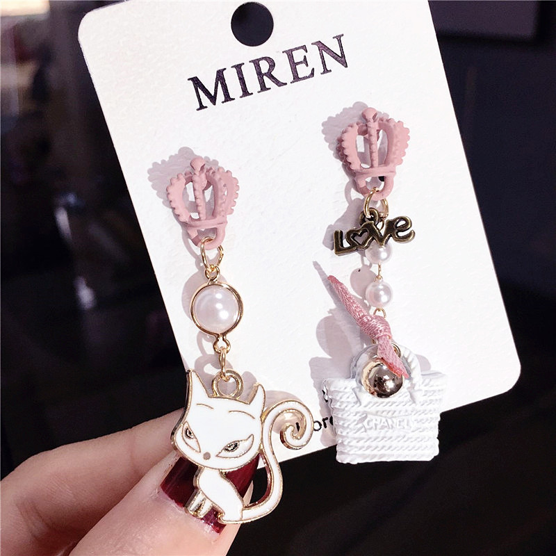 Korea's New Cartoon Cat Asymmetric Earrings College Style Trend Earrings Wholesale Nihaojewelry display picture 3