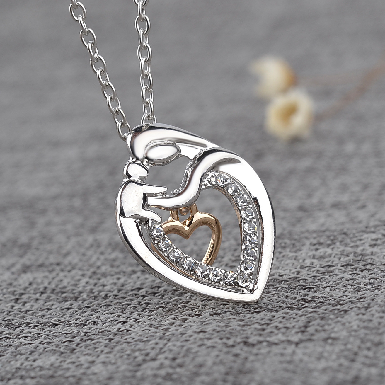 Explosion Necklace Clavicle Chain Fashion Trend Mother's Day Gift Belt Diamond Double Heart Pendant Necklace Wholesale Nihaojewelry display picture 5