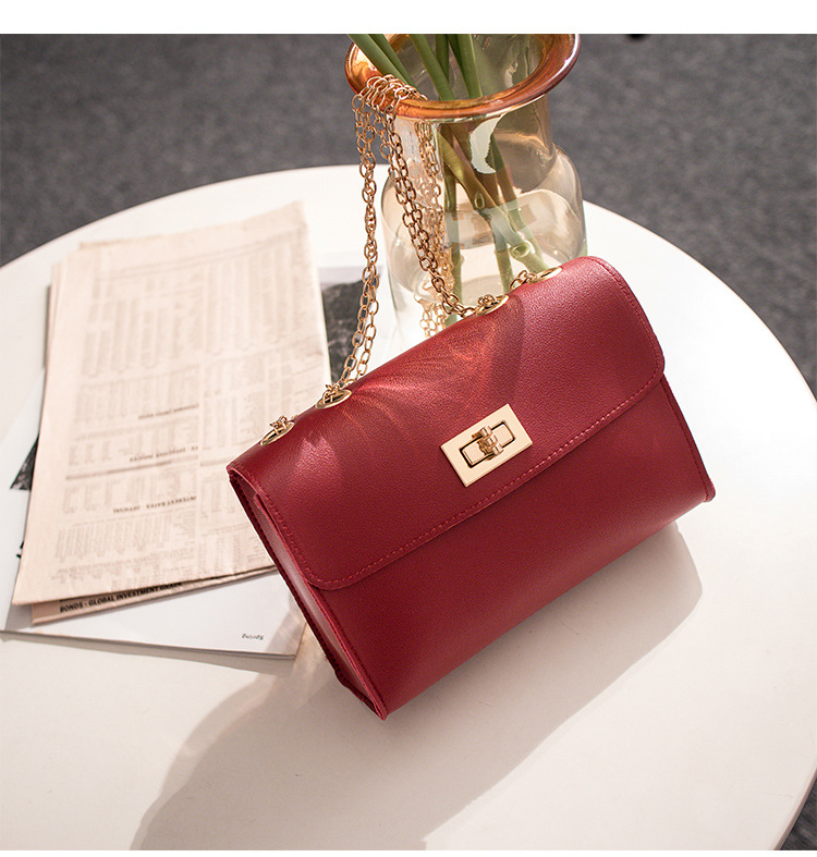 Fashionable Chain Shoulder Bag - Stylish Look