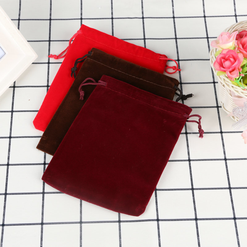 Fabricante en stock negro franela cordón bolsa cordón joyería embalaje bolsa paja auricular bolsa de franela