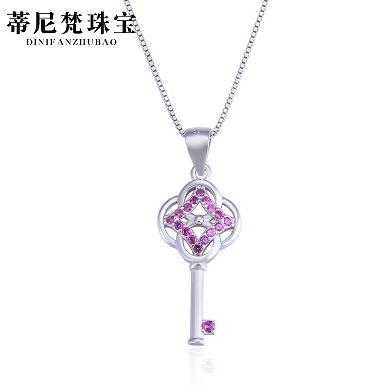 Amor clave s925 Collar de plata colgante elegante Super temperamento de hadas Chanel estilo de joyería transfronteriza Venta caliente