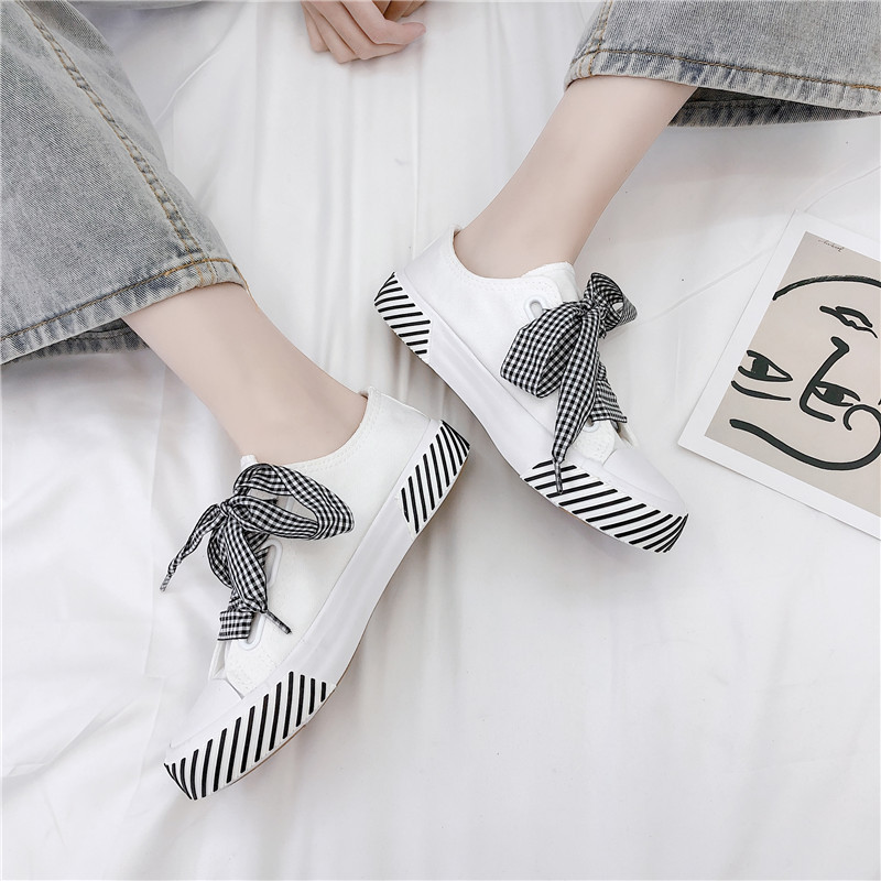 2019 fresh little white shoes for women spring new style western style all match Korean version student ins Hong Kong style girl heart canvas shoes