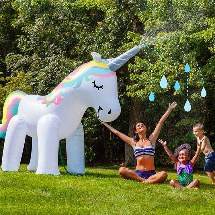 新款充气喷水独角兽户外戏水垫儿童玩具充气粉色大象恐龙彩虹拱门