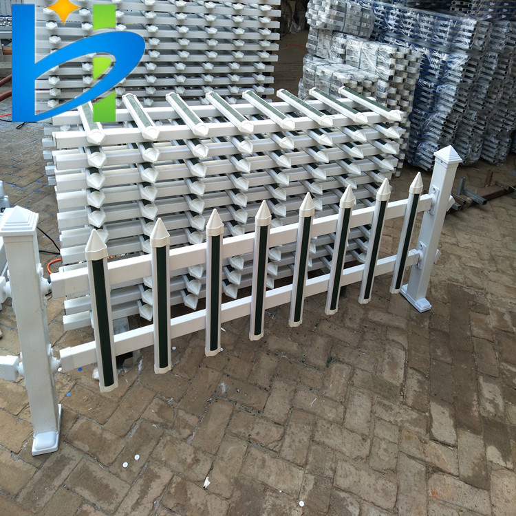 pvc草坪护栏塑钢护栏批发定制pvc草坪围栏小区花园隔离栏栅栏