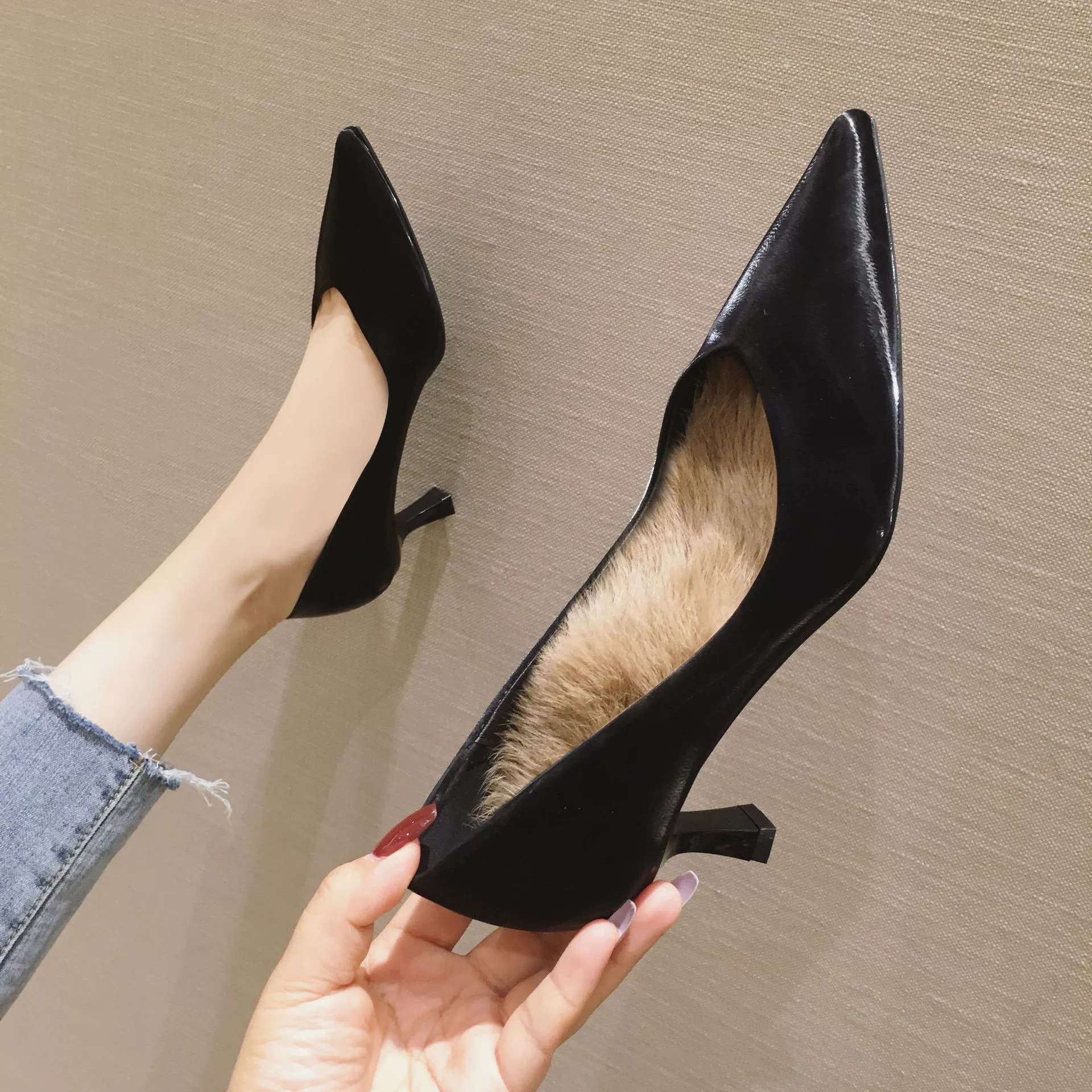 A666-0 Прямая поставка с фабрики, Новые осенне-зимние женские туфли на шпильке на высоком каблуке 2019 года, неглубокие резиновые туфли с острым носком