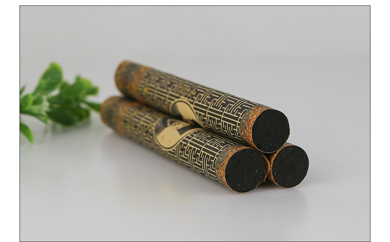 Low-Smoke Moxa Sticks Ai Zhu 艾柱 14x110mm 5 Pack Whole Body Moxibustion in use
