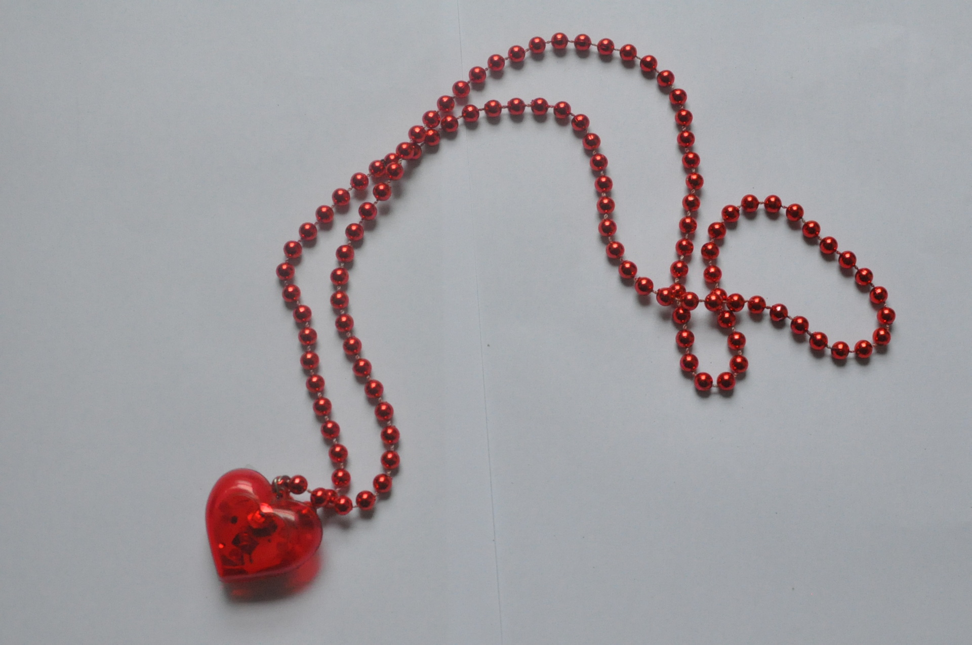 Retro Heart Shape Plastic Beaded Unisex Pendant Necklace display picture 17