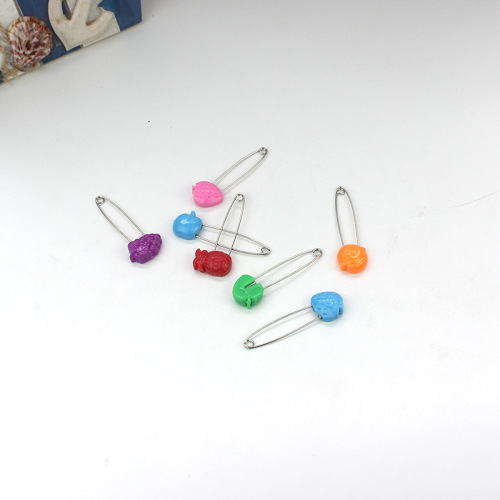 Colorful cartoon children's safety pin multi-purpose small baby pin buckle baby safety pin factory direct sale