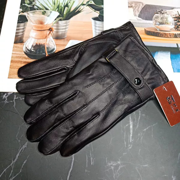 B buckle black