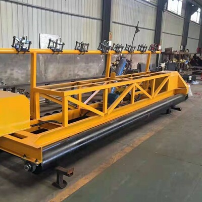 二滚轴混凝土路面摊铺机 三滚筒水泥路面整平机 透水摊铺机|ru